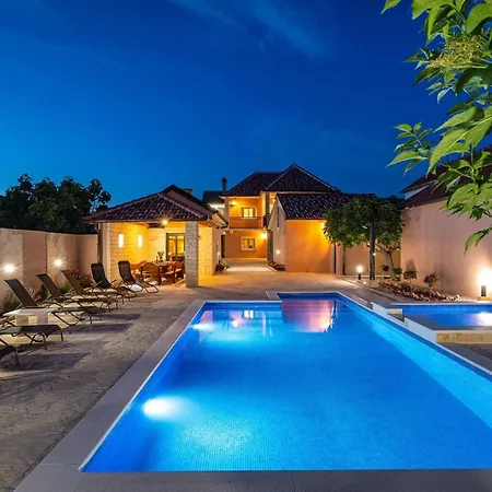 My Dalmatia - Lana With Private Heated Pool And Sauna Semesterbostad Perusic Benkovacki