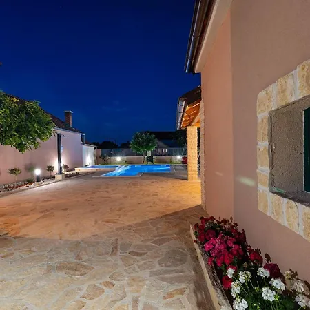 My Dalmatia - Lana With Private Heated Pool And Sauna