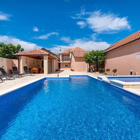 My Dalmatia - Lana With Private Heated Pool And Sauna *