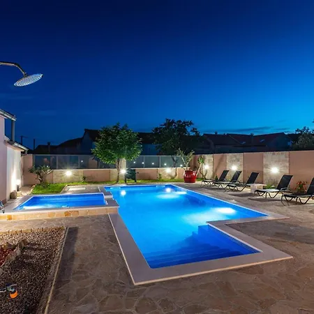 My Dalmatia - Lana With Private Heated Pool And Sauna * Perusic Benkovacki