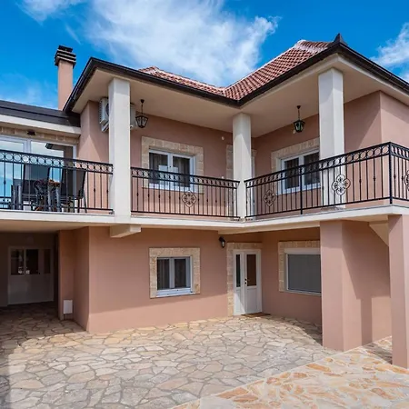 My Dalmatia - Lana With Private Heated Pool And Sauna Casa de Férias