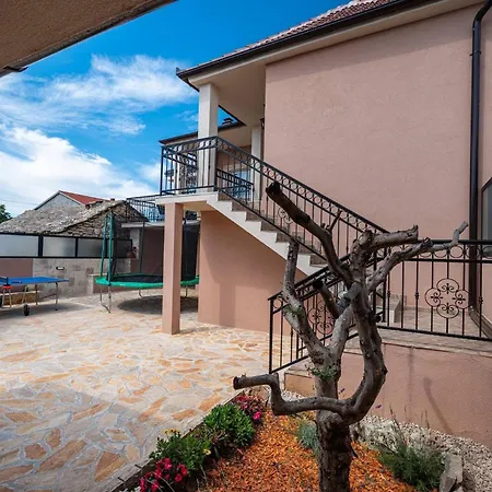 My Dalmatia - Lana With Private Heated Pool And Sauna Casa de Férias Perusic Benkovacki