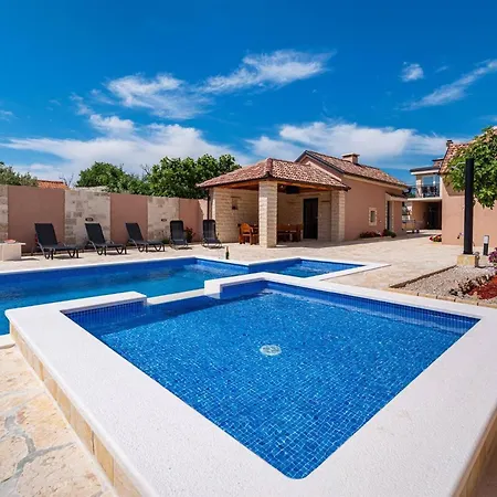 My Dalmatia - Lana With Private Heated Pool And Sauna *