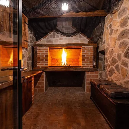 My Dalmatia - Lana With Private Heated Pool And Sauna Casa de Férias Perusic Benkovacki