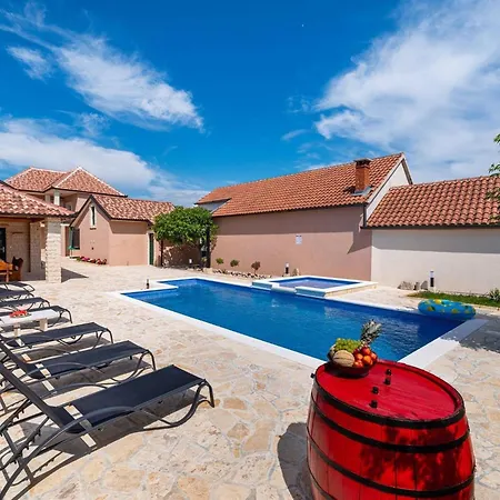 My Dalmatia - Lana With Private Heated Pool And Sauna * Perusic Benkovacki