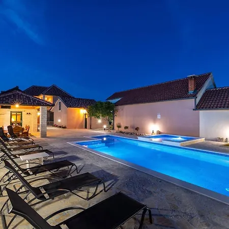 My Dalmatia - Lana With Private Heated Pool And Sauna