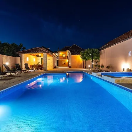 My Dalmatia - Lana With Private Heated Pool And Sauna Semesterbostad