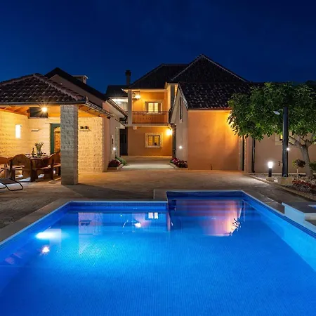 Casa de Férias My Dalmatia - Lana With Private Heated Pool And Sauna Perusic Benkovacki