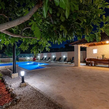 My Dalmatia - Lana With Private Heated Pool And Sauna Perusic Benkovacki
