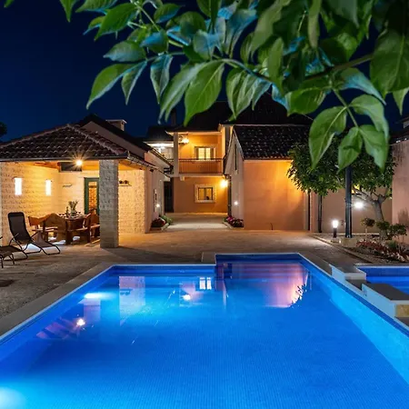 My Dalmatia - Lana With Private Heated Pool And Sauna Nyaraló *