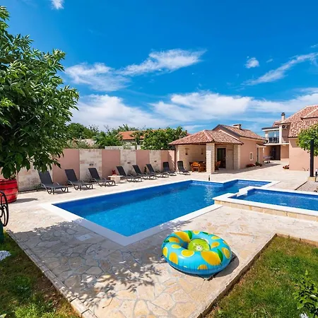 My Dalmatia - Lana With Private Heated Pool And Sauna