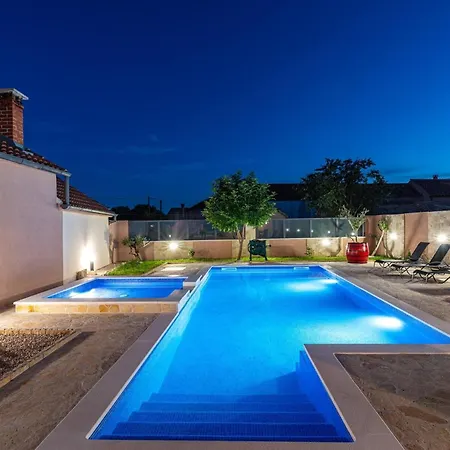 My Dalmatia - Lana With Private Heated Pool And Sauna Semesterbostad Perusic Benkovacki